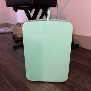FACETORY Portable Mint Beauty Fridge (10-L / 12 Can) with Heat and Cool Capacity